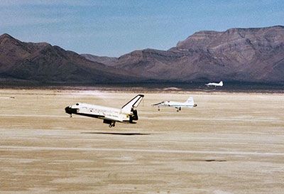 t-38 chase planes with space shuttle sts-3