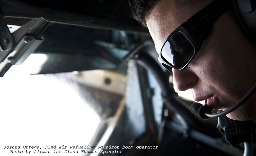 Video USAF Boom Operator Refueling Aircraft