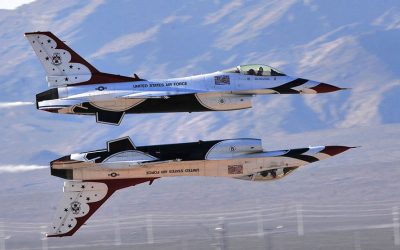 Jet Friday: USAF Thunderbirds Lifting Up The Airshow Crowd